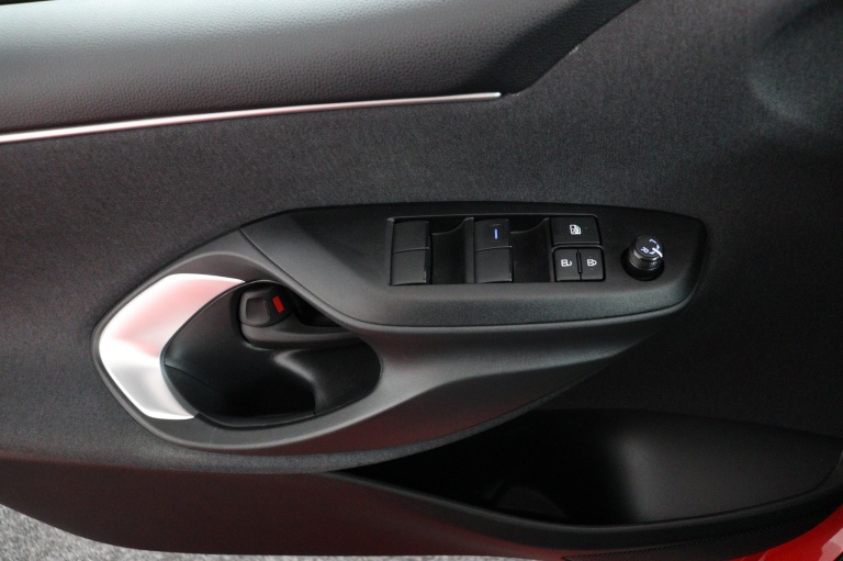 Toyota Yaris - 1.5 Hybrid Dynamic 28