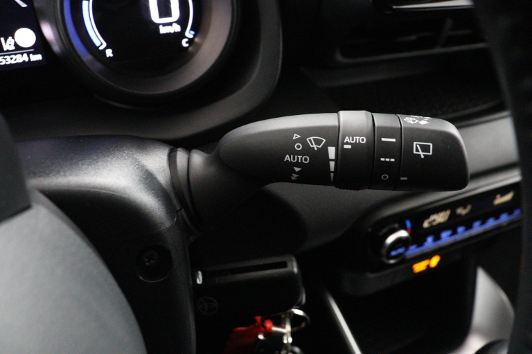 Toyota Yaris - 1.5 Hybrid Dynamic 31