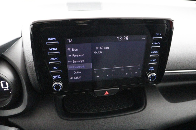 Toyota Yaris - 1.5 Hybrid Dynamic 8