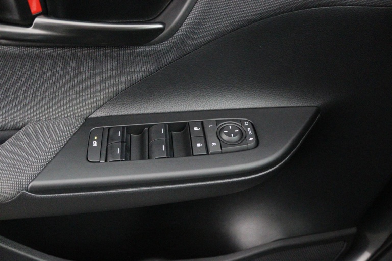 Toyota C-HR - 1.8 Hybrid 140 First Edition 29