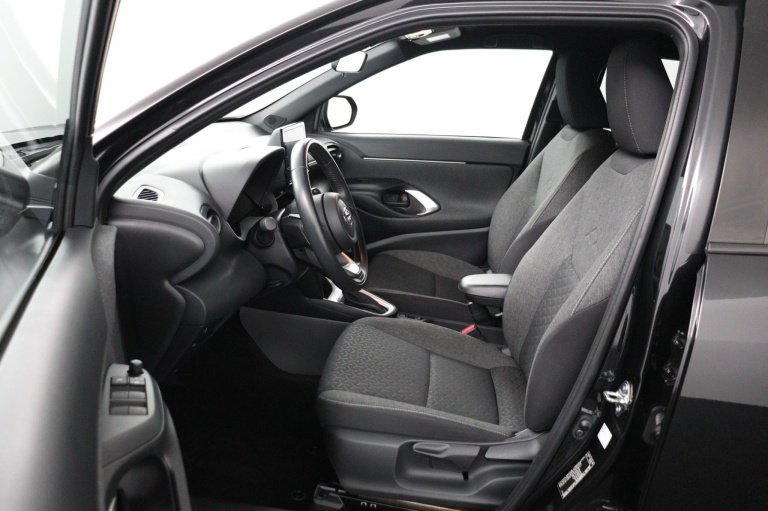 Toyota Yaris Cross - 1.5 Hybrid First Edition 17