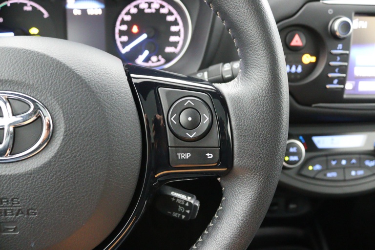 Toyota Yaris - 1.5 Hybrid Executive 19