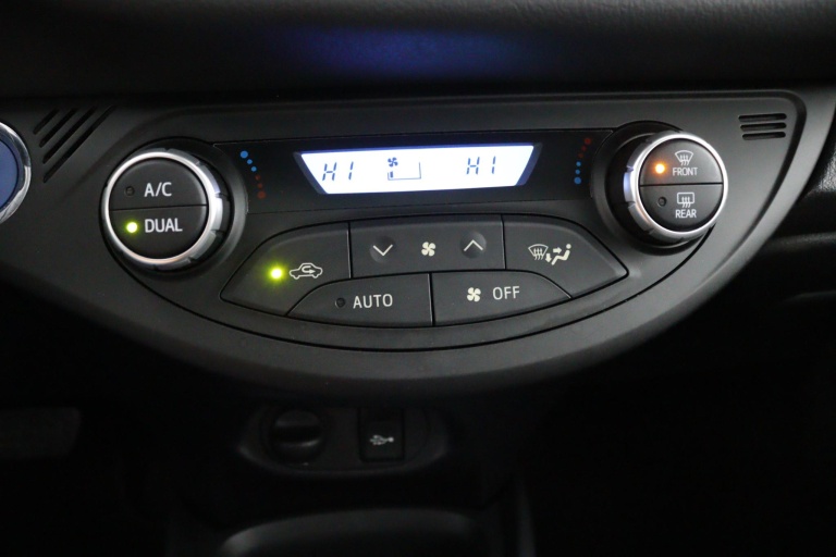 Toyota Yaris - 1.5 Hybrid Executive 29