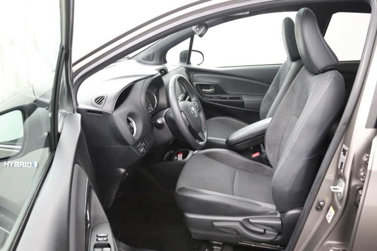 Toyota Yaris - 1.5 Hybrid Executive 9