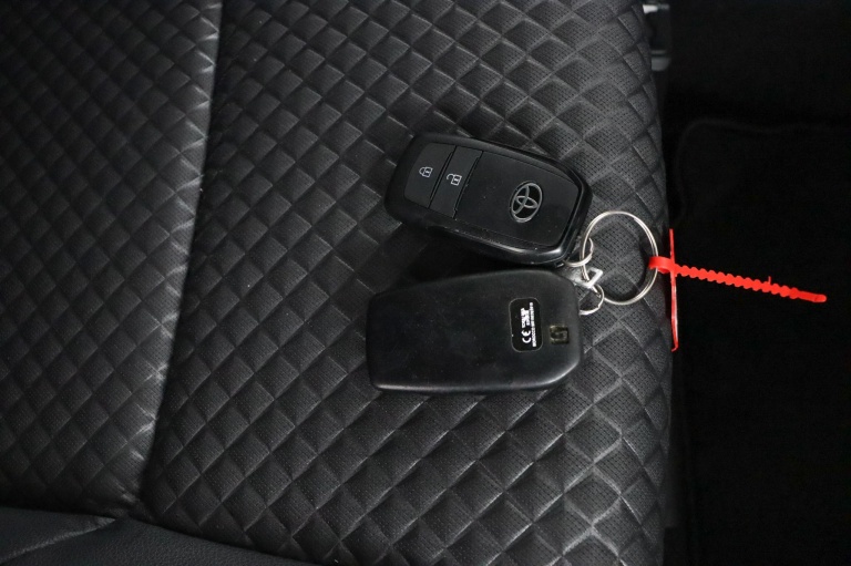 Toyota Yaris - 1.5 Hybrid Executive 11