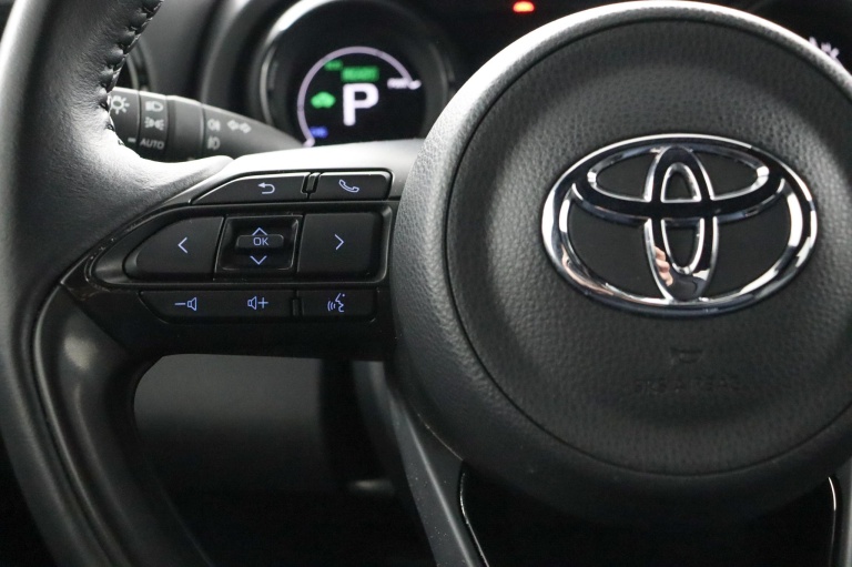 Toyota Yaris - 1.5 Hybrid Executive 19