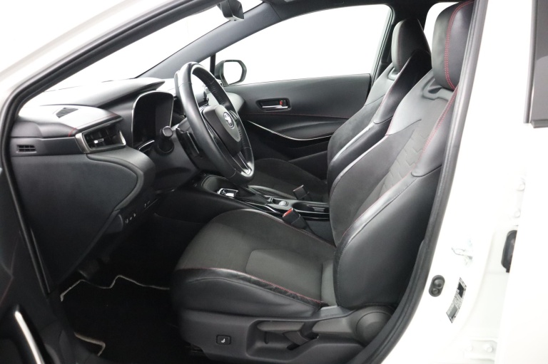 Toyota Corolla Touring Sports - 2.0 Hybrid Executive 17