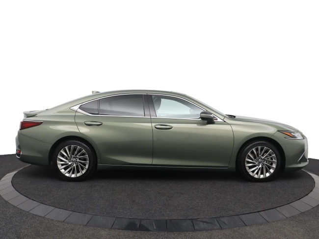 Lexus ES - 300h President Line