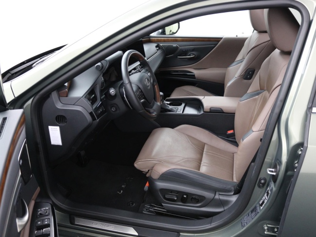 Lexus ES - 300h President Line