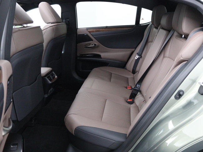 Lexus ES - 300h President Line