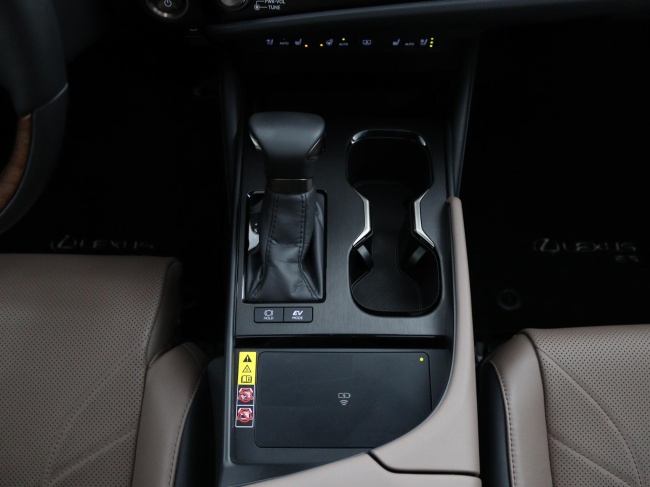 Lexus ES - 300h President Line