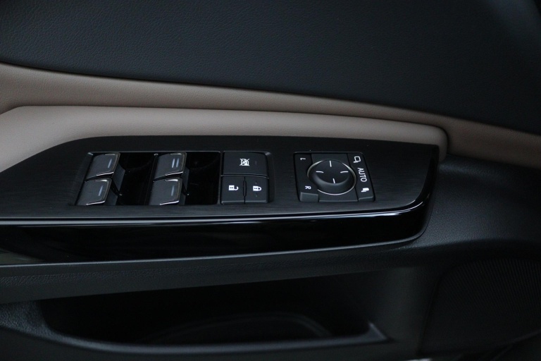 Lexus ES - 300h President Line 27