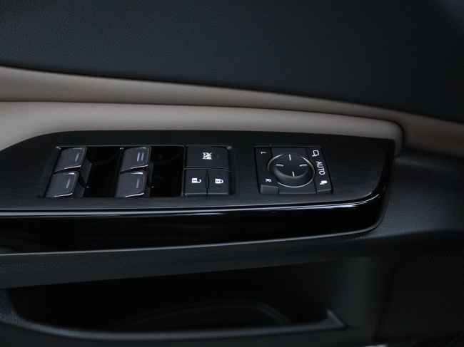 Lexus ES - 300h President Line