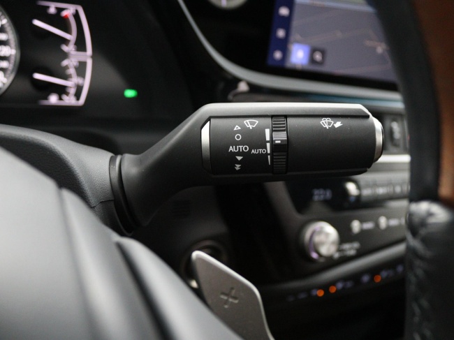 Lexus ES - 300h President Line