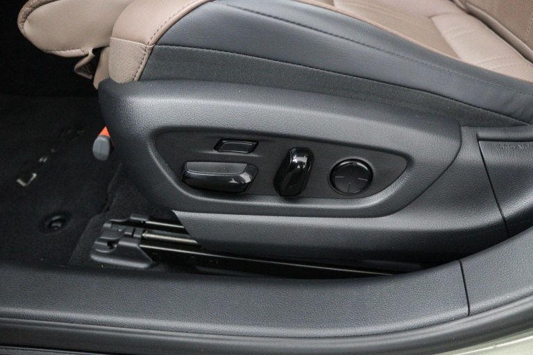 Lexus ES - 300h President Line 38