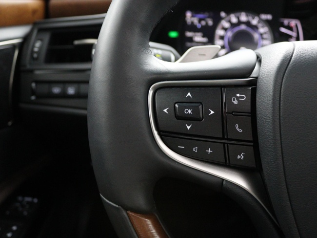 Lexus ES - 300h President Line