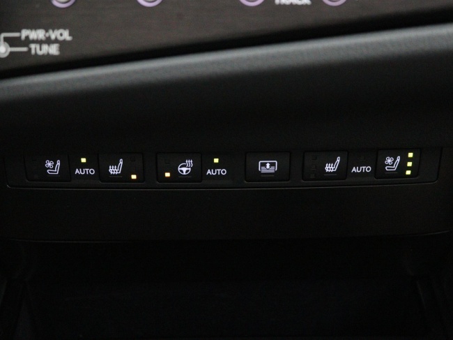 Lexus ES - 300h President Line