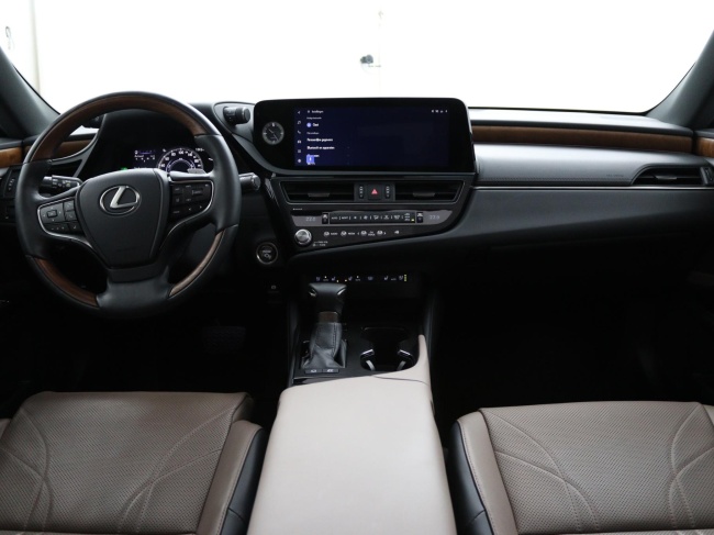 Lexus ES - 300h President Line