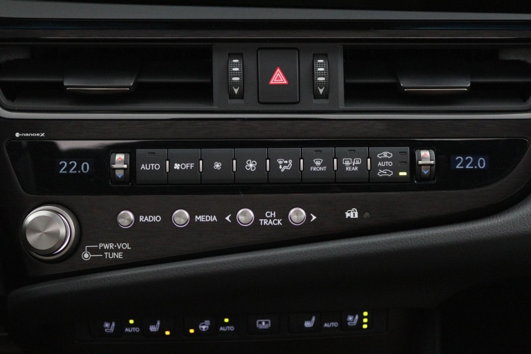 Lexus ES - 300h President Line 7