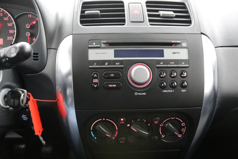 Suzuki SX4 - 1.6 Shogun 13