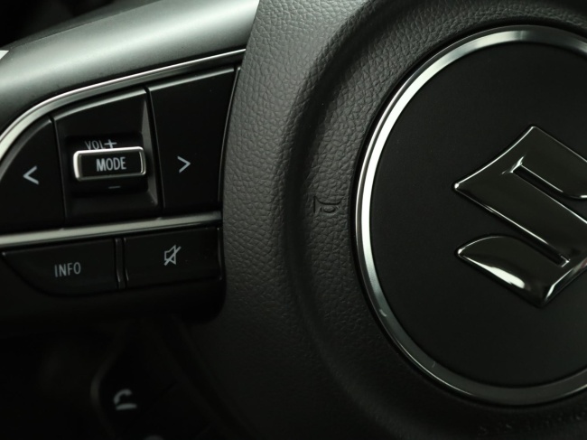 Suzuki Swift - 1.2 Comfort Smart Hybrid