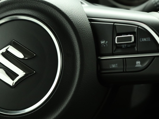 Suzuki Swift - 1.2 Comfort Smart Hybrid