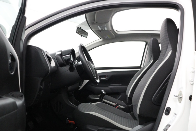 Toyota Aygo - 1.0 VVT-i x-play 16