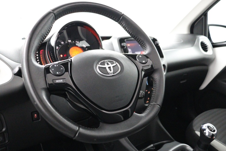 Toyota Aygo - 1.0 VVT-i x-play 18