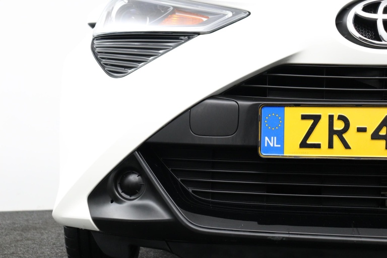 Toyota Aygo - 1.0 VVT-i x-play 33