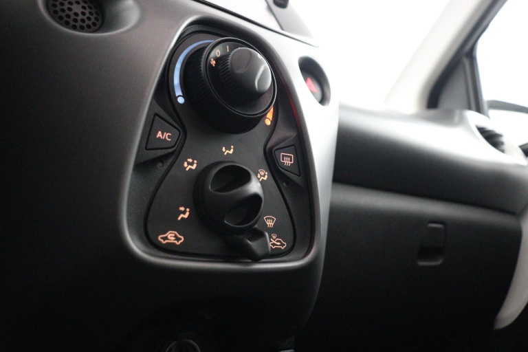 Toyota Aygo - 1.0 VVT-i x-play 7