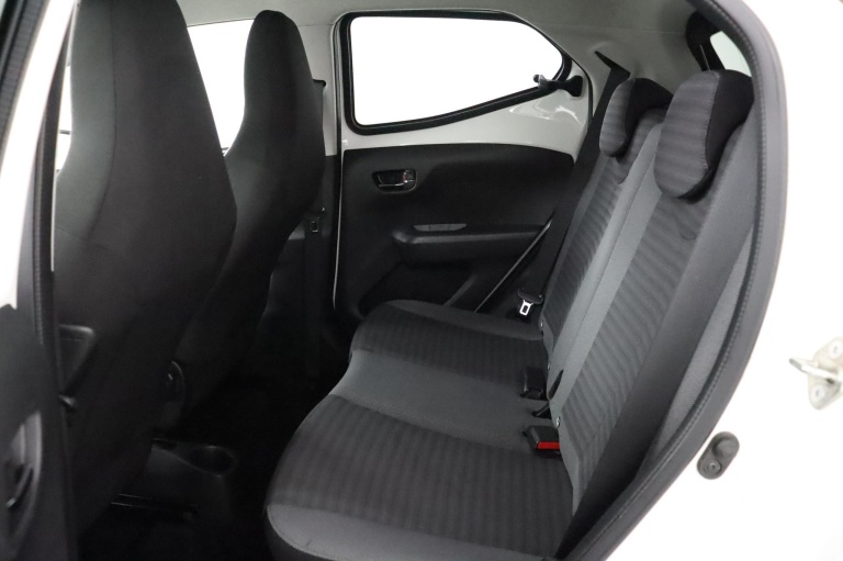 Toyota Aygo - 1.0 VVT-i x-joy 18