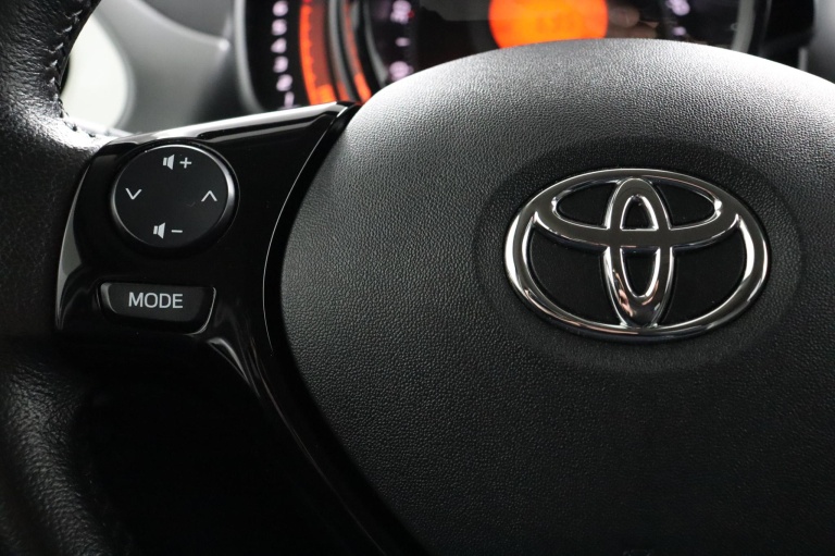 Toyota Aygo - 1.0 VVT-i x-joy 19
