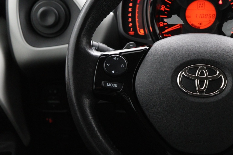 Toyota Aygo - 1.0 VVT-i x-play 19