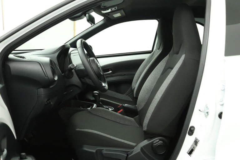 Toyota Aygo X - 1.0 VVT-i S-CVT Play 17