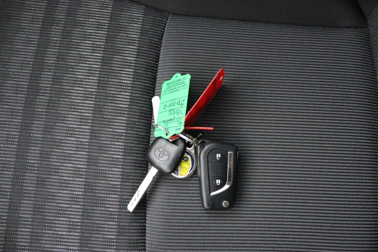 Toyota Yaris - 1.3 VVT-i Dynamic 11