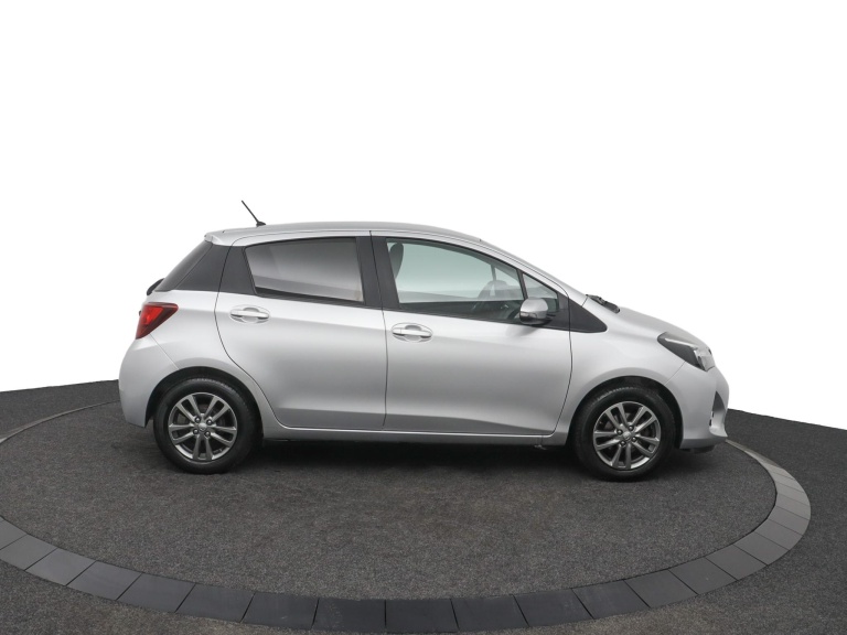 Toyota Yaris - 1.3 VVT-i Dynamic 13