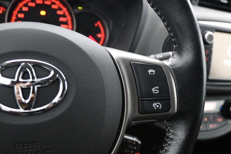 Toyota Yaris - 1.3 VVT-i Dynamic 21