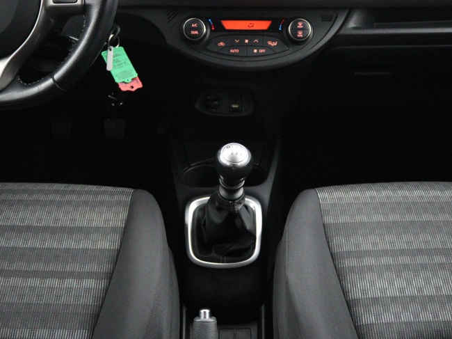 Toyota Yaris - 1.3 VVT-i Dynamic