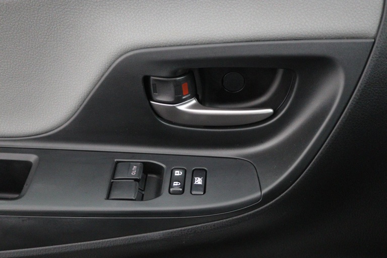 Toyota Yaris - 1.3 VVT-i Dynamic 28