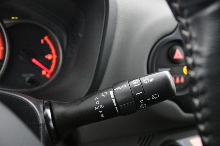 Toyota Yaris - 1.3 VVT-i Dynamic 31