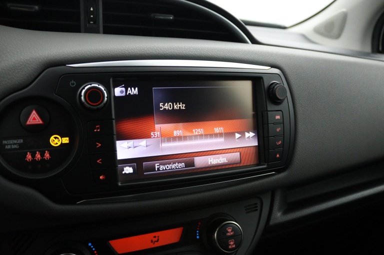 Toyota Yaris - 1.3 VVT-i Dynamic 38