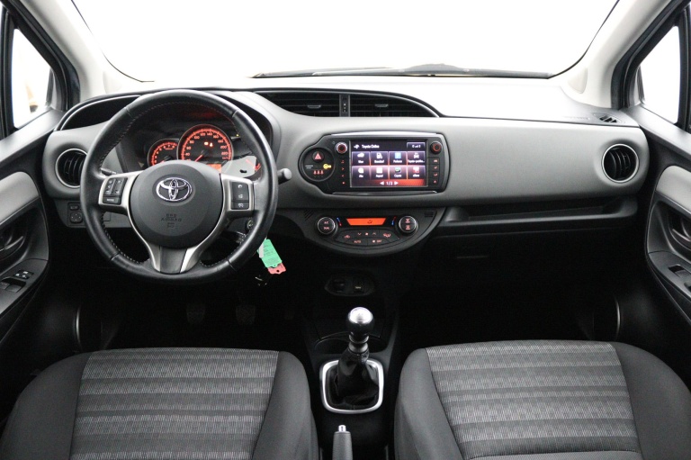 Toyota Yaris - 1.3 VVT-i Dynamic 4