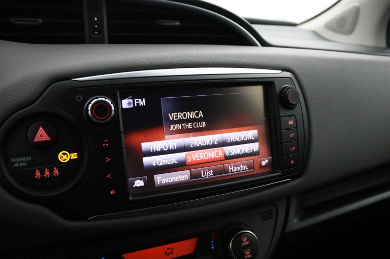 Toyota Yaris - 1.3 VVT-i Dynamic 8