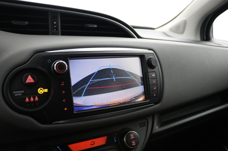 Toyota Yaris - 1.3 VVT-i Dynamic 9