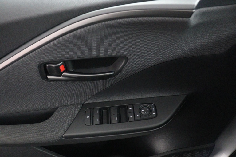 Toyota C-HR - 2.0 Plug-in Hybrid 220 Dynamic 28