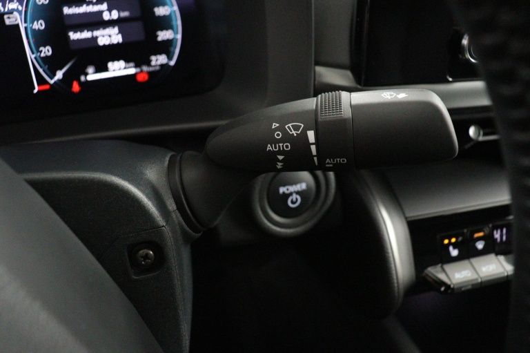 Toyota C-HR - 2.0 Plug-in Hybrid 220 Dynamic 31