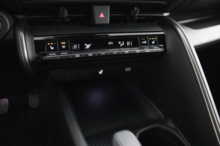 Toyota C-HR - 2.0 Plug-in Hybrid 220 Dynamic 6