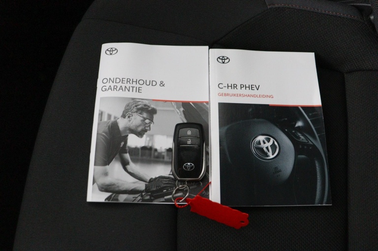 Toyota C-HR - 2.0 Plug-in Hybrid 220 Dynamic 9