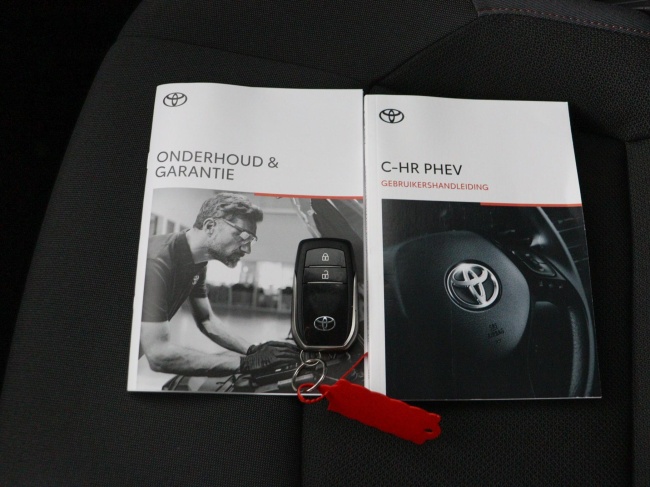 Toyota C-HR - 2.0 Plug-in Hybrid 220 Dynamic