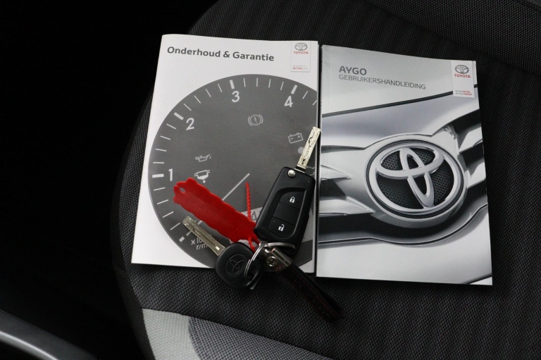 Toyota Aygo - 1.0 VVT-i x-play limited 11